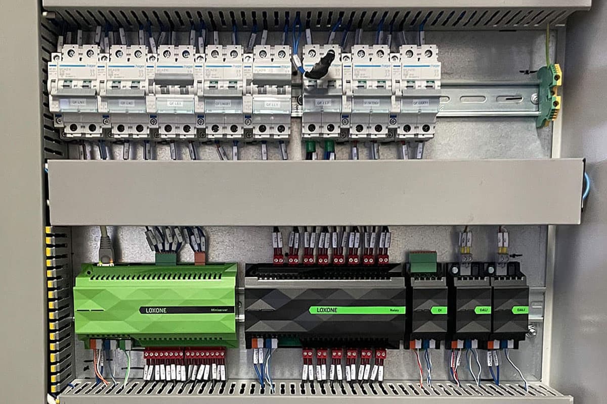 Installazione professionale di quadro elettrico a norma e sistemi di controllo energetico