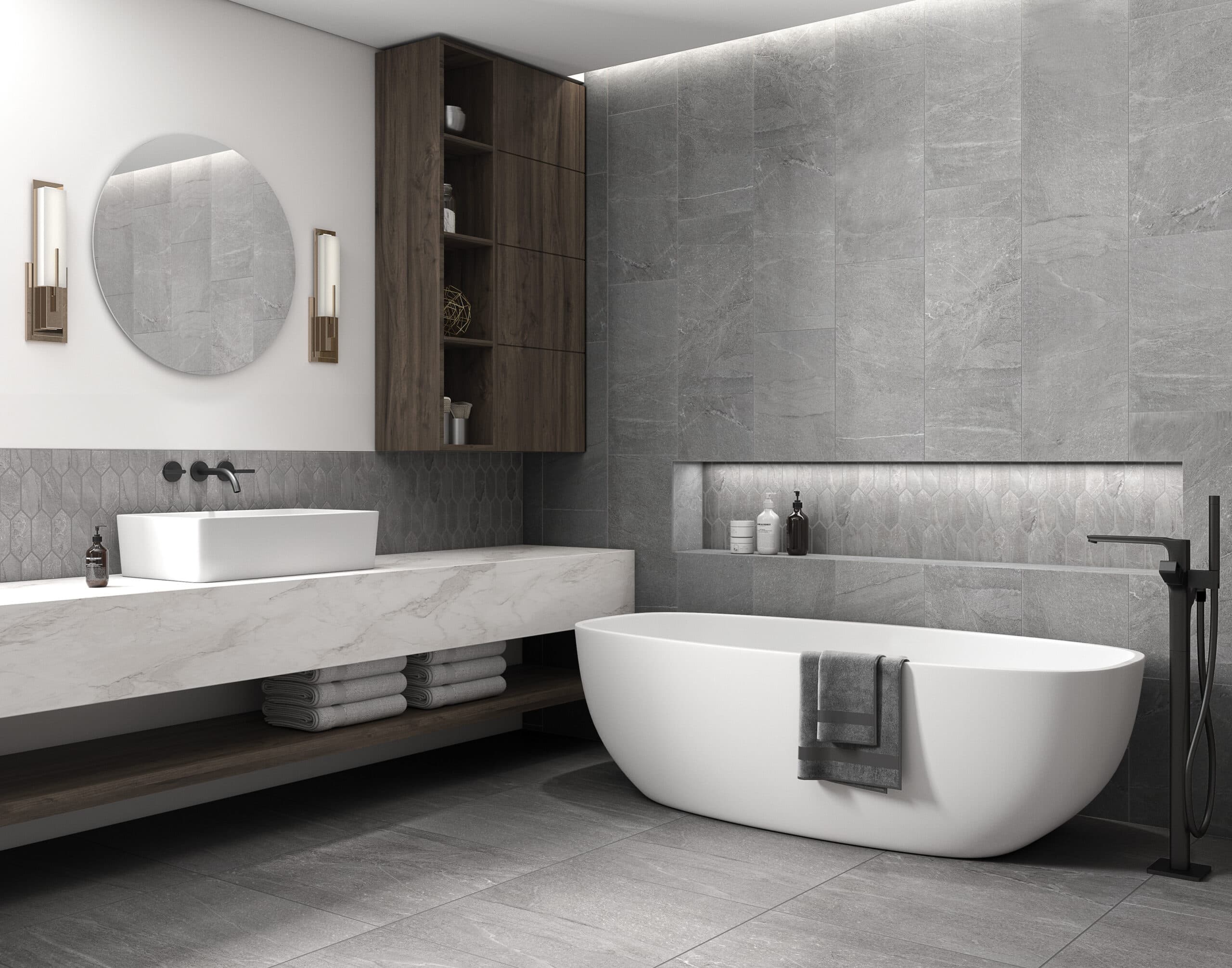 Rifacimento completo di un bagno moderno con box doccia walk-in e finiture di lusso